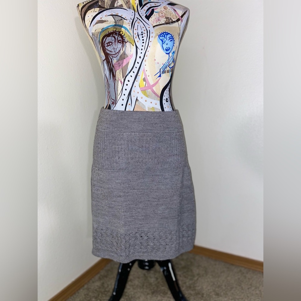 Y2K grey Knitted skirt. Size:M. Length: midi.